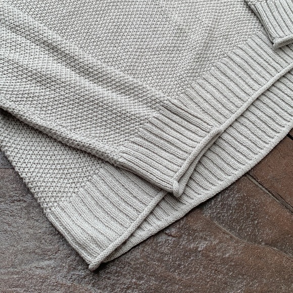 American Eagle Sweater size medium - Picture 2 of 6